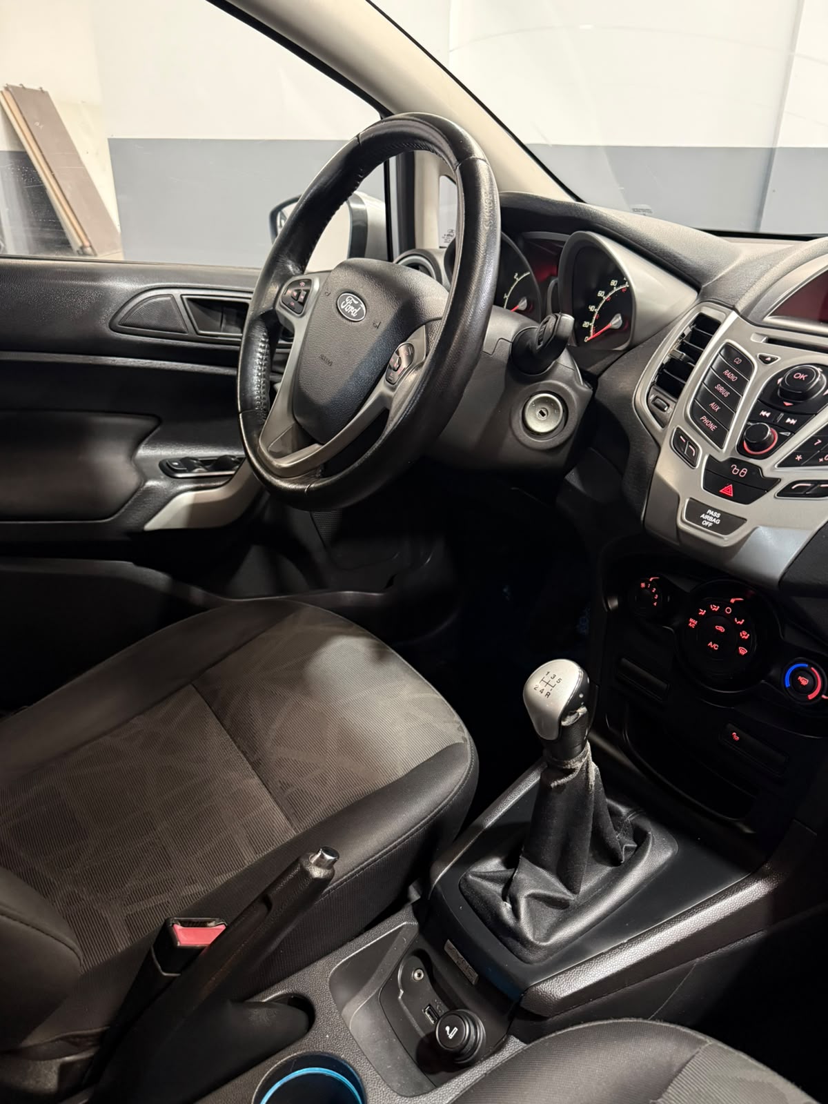 FORD - FIESTA  KINETIC  TITANIUM  - MANUAL  - 2012